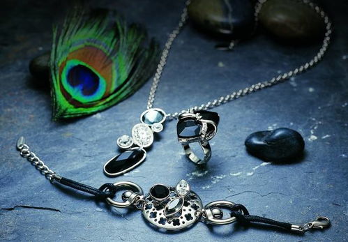 饰物如人 从珠宝首饰到橡胶制品中窥见的性格密码